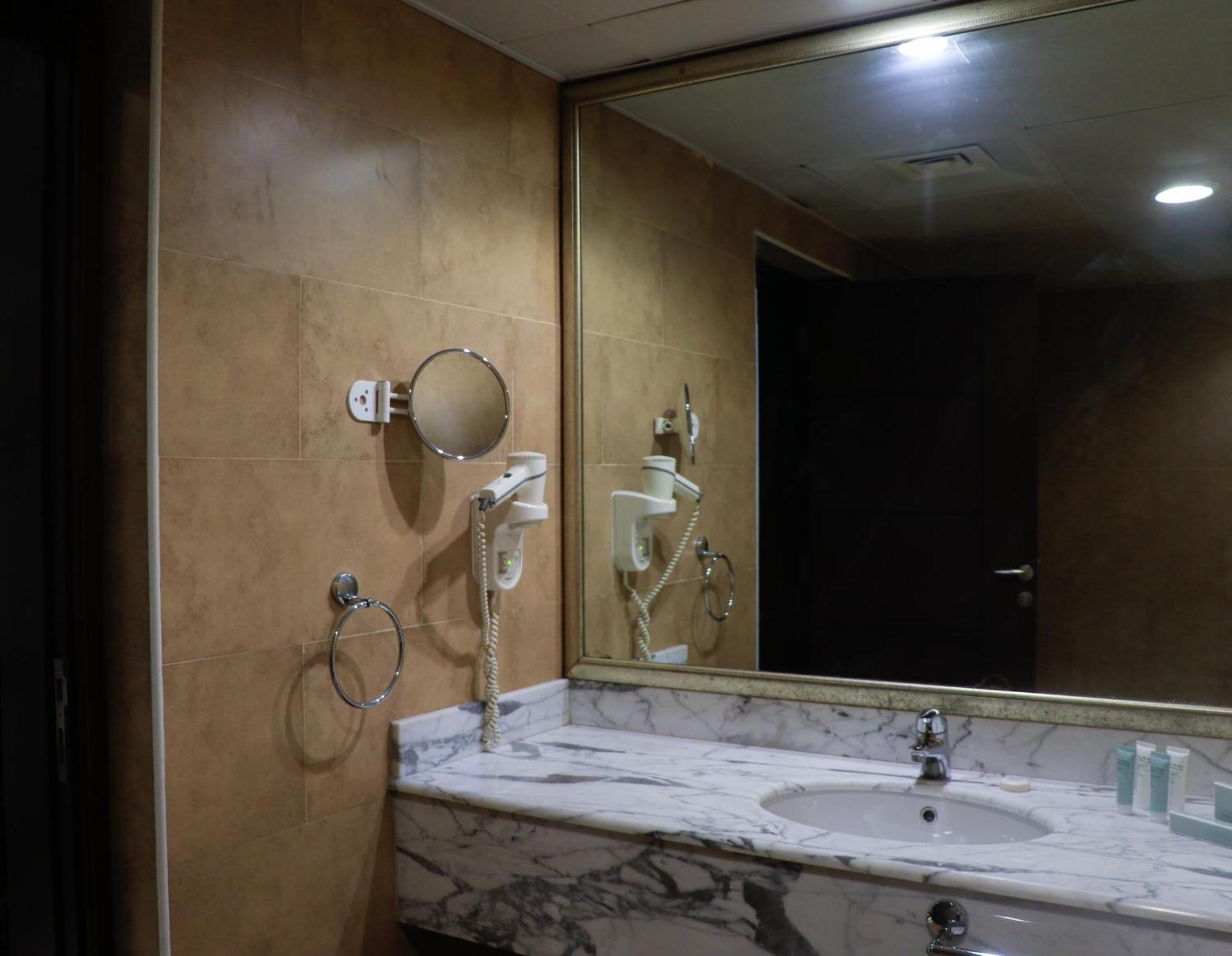 Ramada By Wyndham Doha Old Town Hotel Kamer foto